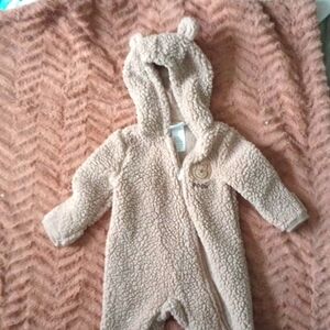 Winnie the Pooh onesie baby size 0-3m